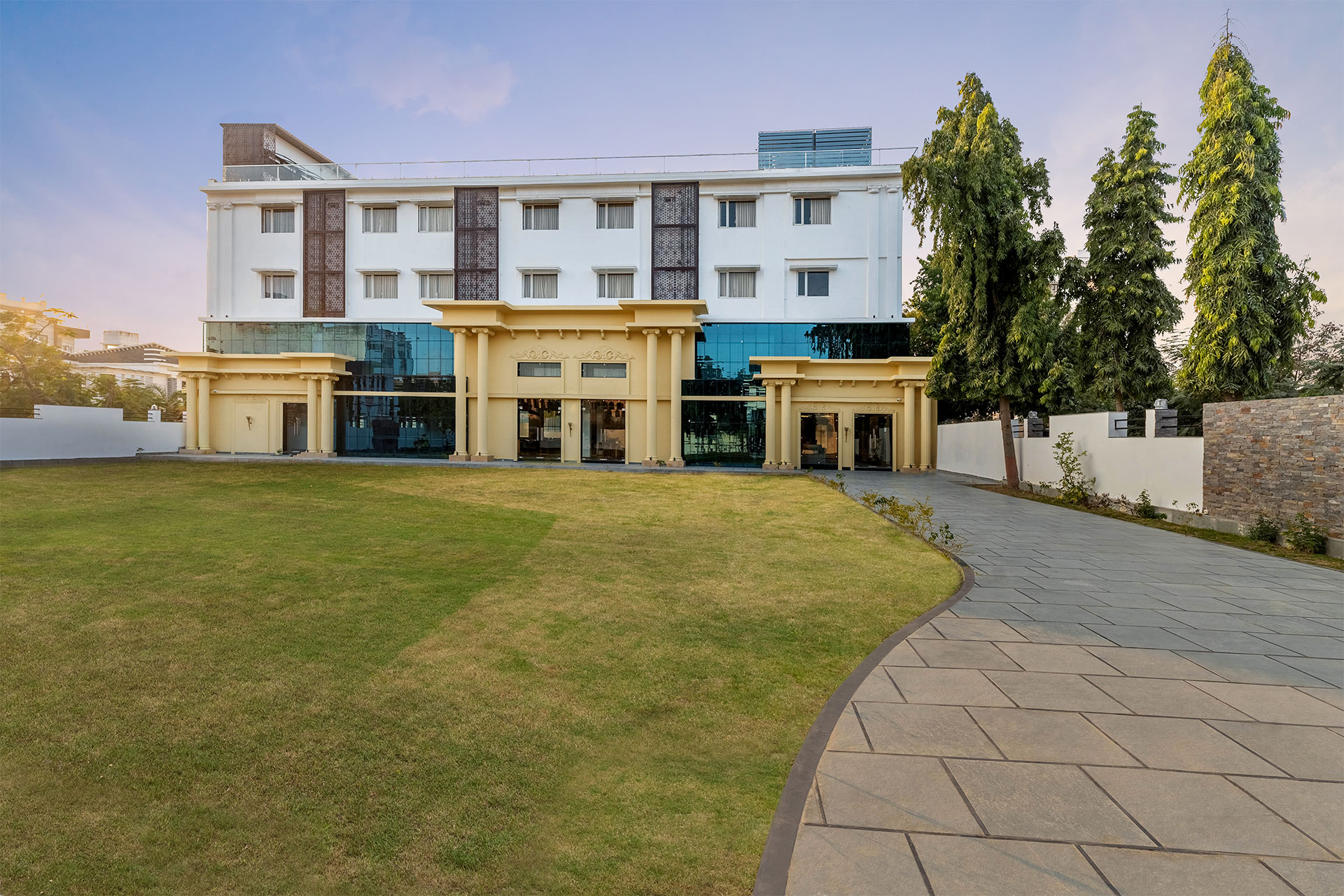 4 star hotel in udaipur